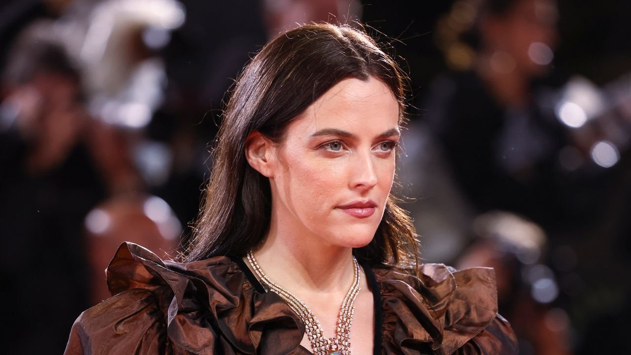 Riley Keough Dons A Stunning Cartier Necklace For The Venice Film Festival Red Carpet